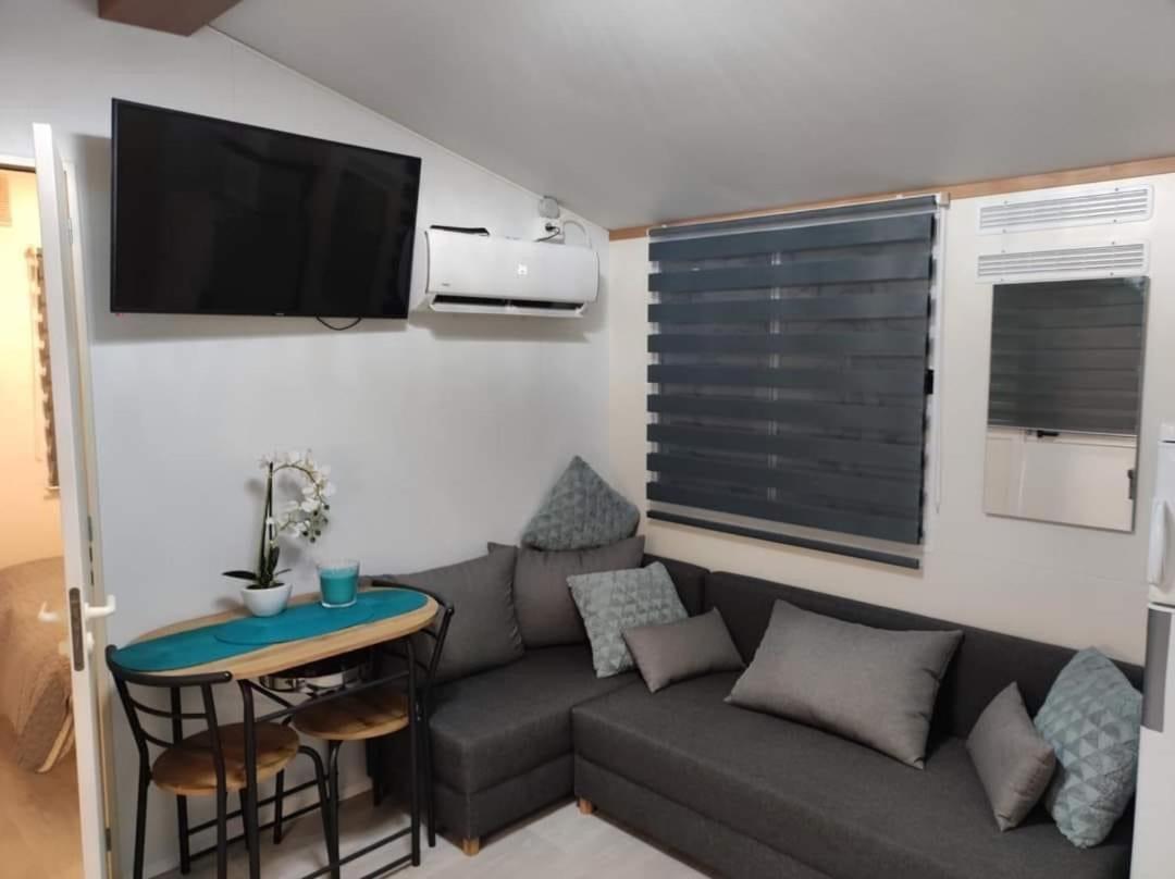פריבלאקה Dalmacia Mobile Homes And Caravans At The Beach מראה חיצוני תמונה